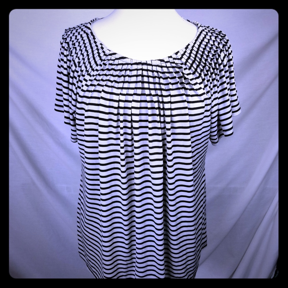 Style & Co short-sleeved full top